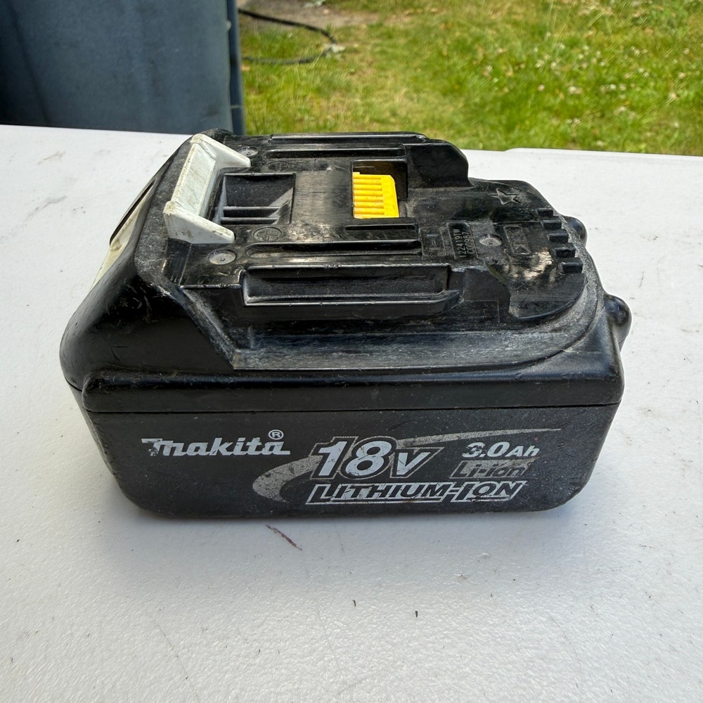 Makita BL1830 18V LXT Rechargeable Li-Ion 3.0Ah Battery